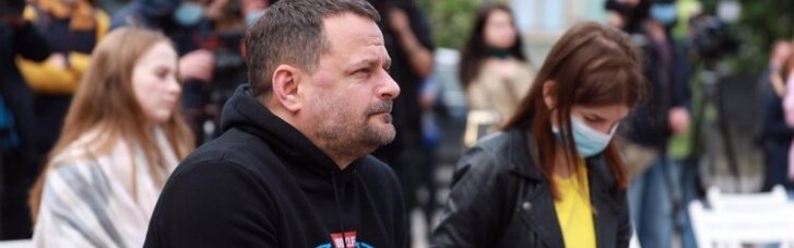 Аптеки відібрали у пацієнтів право вибору ліків та змушують платити за рекламу, – експерт