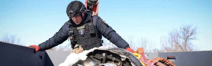 Упавшие в поле на Николаевщине остатки крылатой ракеты уничтожили саперы (ФОТО)