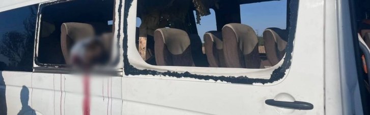 Россияне ударили по рейсовому автобусу Никопольщины. По меньшей мере, 5 человек погибли