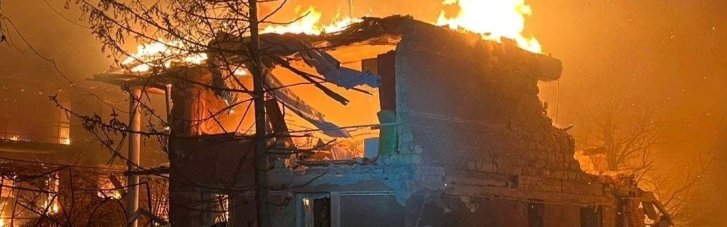 На Дніпропетровщині від обстрілів постраждали дві жінки, пошкоджені оселі та агрофірма