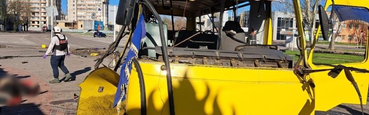 Количество раненых из-за обстрела автобуса в Никополе возросло, есть тяжелые