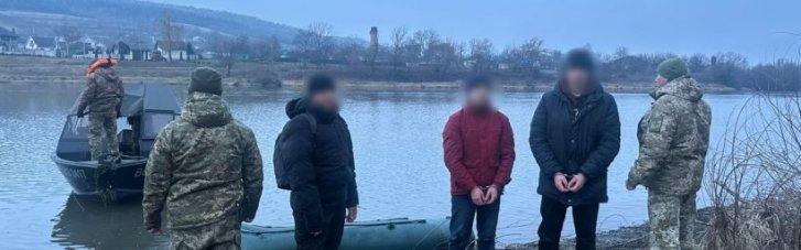 Троє чоловіків збиралися переплисти Дністер на гумовому човні, аби дістатися Молдови