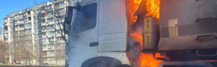Россияне атаковали Запорожье: от обстрела вспыхнул грузовик