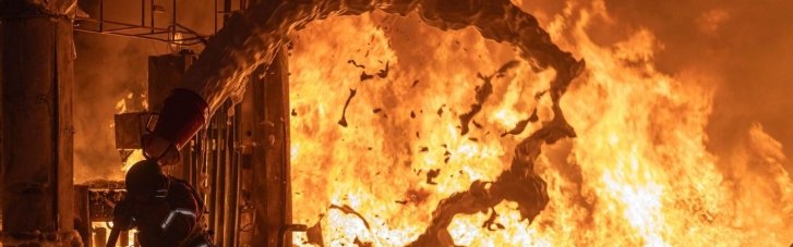 Россияне ударили по АЗС в Сумах. Загорелся масштабный пожар (ФОТО)