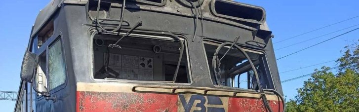 На Запорожье в результате дроновой атаки повреждена электричка, пострадали двое пассажиров (ФОТО)