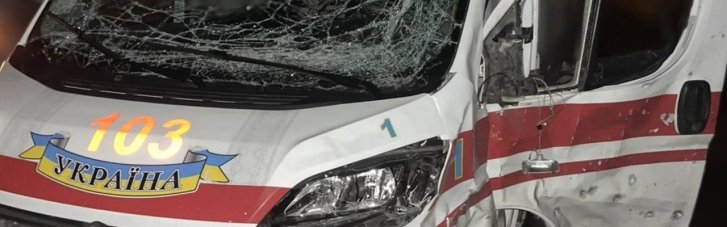 Вражеский дрон попал в автомобиль "скорой" на Сумщине, есть раненые