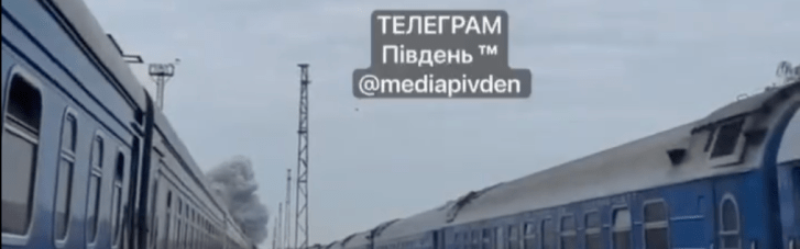Другу добу поспіль ворог атакує залізницю: що відомо про наслідки (ВІДЕО)