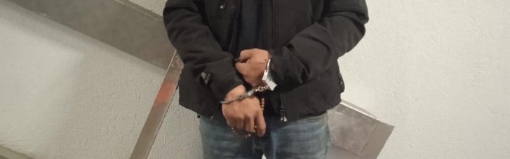 Во Львове мужчина, увидев ТЦК, схватил 13-летнюю девочку и приставил ей к шее нож