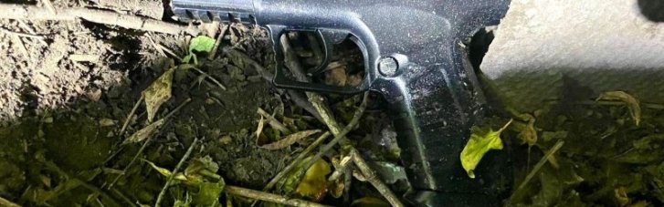 В Николаевской области 15-летний парень попал из пневматического пистолета в глаз девушке
