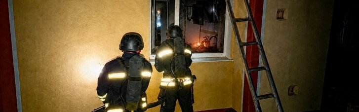 На Кировоградщине российскими ударами повредило инфраструктуру и дом, возникли пожары (ФОТО)