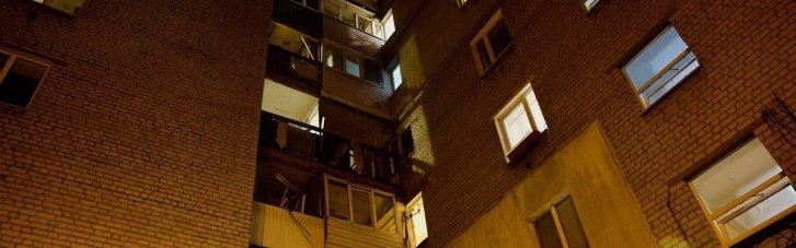 Россияне атаковали Днепр: 10 пострадавших, побиты многоэтажка и банк (ФОТО)