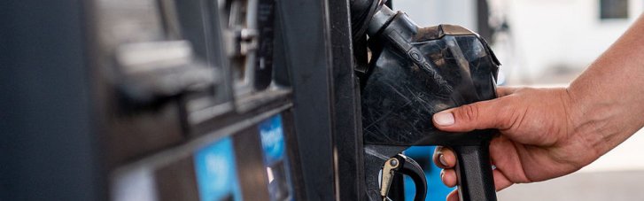 "Заправляют авто и канистры": в Украине подскочил спрос на горючее
