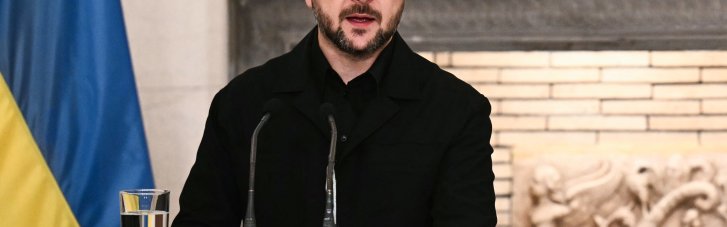 Зеленский призвал Запад депортировать россиян целыми семьями