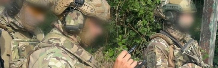 В Ужгороді чоловік, погрожуючи зброєю, взяв у заручники дружину та дитину (ФОТО)