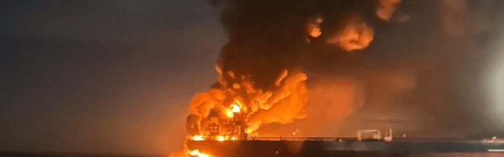 На двух танкерах "теневого флота" РФ в Черном море раздались взрывы (ФОТО)