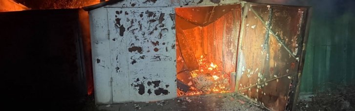 Атака РФ вызвала масштабные пожары в Одесской области, пострадали гаражи и предприятие (ФОТО)