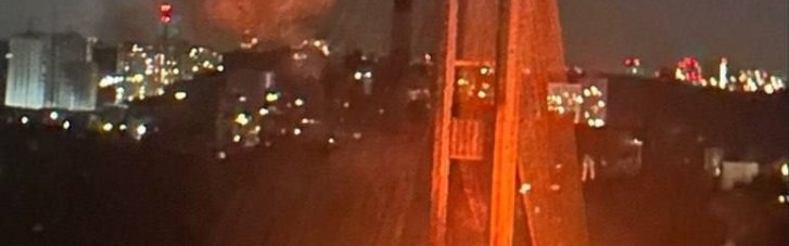 Россия опять ударила по Южному мосту в Киеве