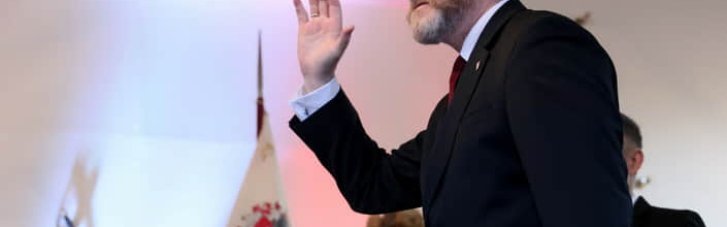 Європарламент покарав польського депутата-українофоба за знищення прапорів
