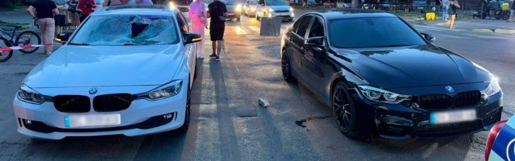 Устроили гонки: Во Львове два BMW сбили на переходе отца и 8-летнего ребенка