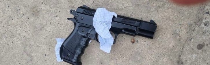 В одній зі шкіл на Закарпатті учень поранив однокласника з пістолета