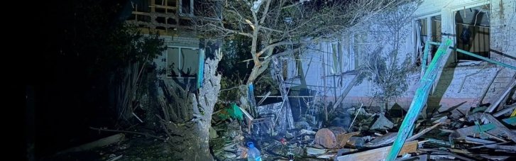 Оккупанты массированно ударили по Солоницевке под Харьковом: пострадали 7 человек, повреждены дома и АЗС