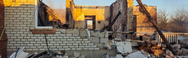 Оккупанты ударили по Великому Бурлуку на Харьковщине: пострадала женщина, разрушен дом (ФОТО)