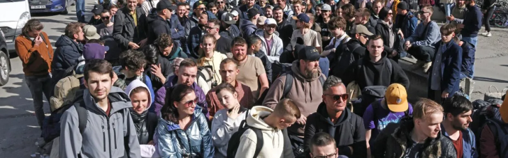 В Грузию сбежало более 100 тысяч россиян за неделю из-за слухов о мобилизации
