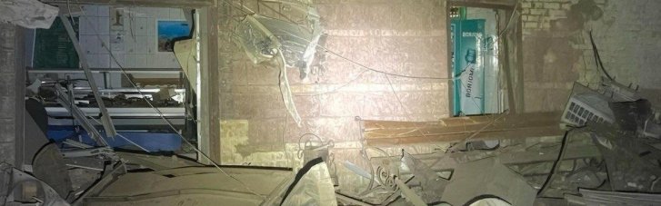 На Днепропетровщине от обстрелов ранены три человека, повреждены предприятия, банки и гимназия