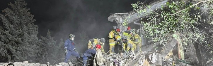 Поисково-спасательные работы на месте удара КАБа в Запорожье завершили (ФОТО, ВИДЕО)