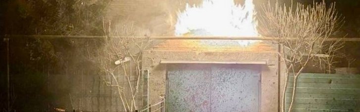 В Запорожье из-за российской атаки поврежден дом, вспыхнул пожар