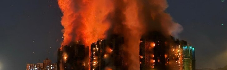 На пепелище жилого комплекса в Гонконге обнаружили еще 18 тел погибших