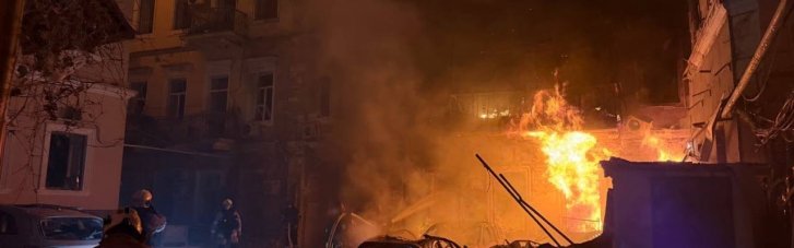 Ворог вдарив по 10-поверхівці у Харкові: є загиблі, під завалами шукають людей