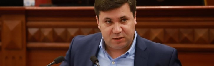 Руководитель фракции "слуг народа" в Киевсовете Витренко спрятался от ветеранов, которые пришли к нему на прием