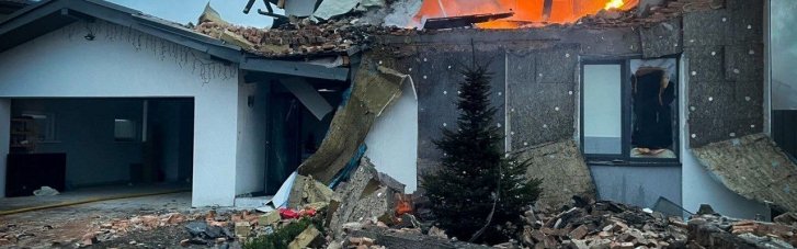 Під Києвом під час нічної атаки загинула жінка, загорівся будинок (ФОТО)