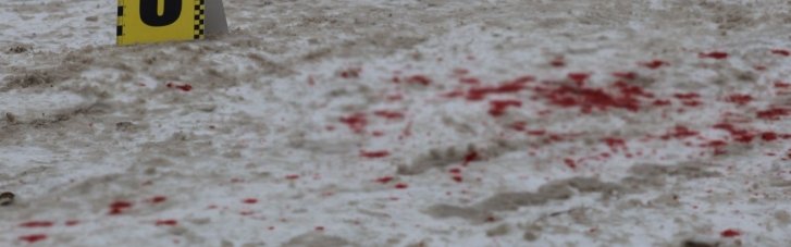 В Запорожье подросток устроил стрельбу во дворе дома и ранил себя