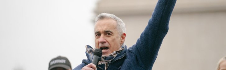 У Румунії затримали колишнього кандидата у президенти Джорджеску: у його помешканні проходять обшуки