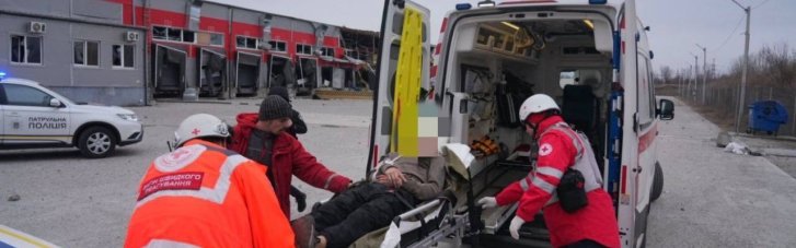 Росіяни розтрощили логістичний термінал у Запоріжжі, постраждали 8 людей (ФОТО, ВІДЕО)