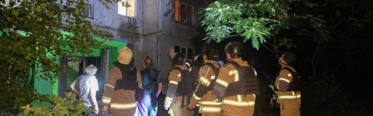 Россияне ударили по жилому сектору и АЗС в Сумах: погиб мужчина, возникли пожары (ФОТО)