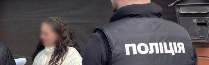 Поліція затримала хмельничанку, що заробляла на ухилянтах, а також облаштувала вдома справжню нарколабораторію