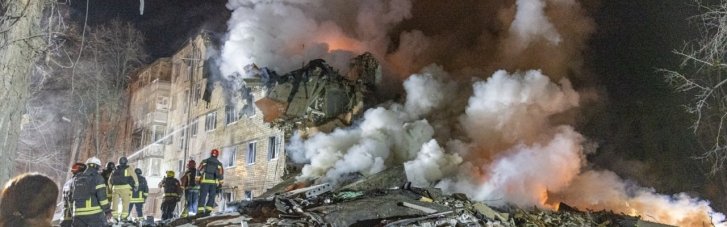 В результате ракетного удара по Харькову полностью разрушен подъезд дома и несколько квартир соседнего дома (ОБНОВЛЕНО)