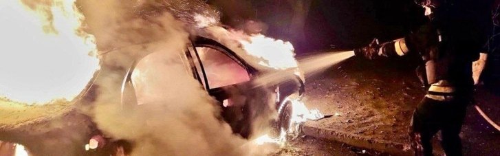 Россияне ударили по Днепру и Никопольщине: побиты жилые дома и авто (ФОТО)