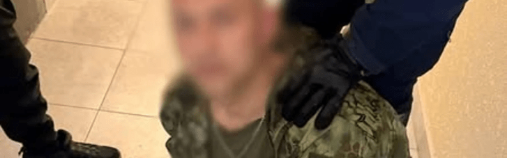 В Киеве полицейские задержали мужчину, который слонялся с автоматом по территории ЖК (ФОТО)