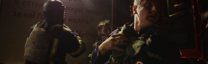 Ракетный удар по Киеву: пострадали двое людей, загорелись склады (ФОТО)