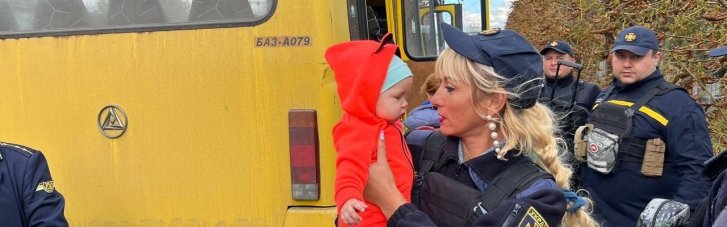 У зоні обовʼязкової евакуації на Донеччині перебуває ще близько 400 дітей