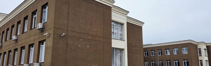 В Чайках відновила роботу  школа Unique School,  у двір якої прилетів "шахед".