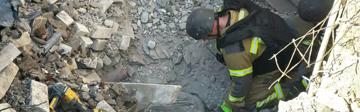 В Херсоне из-под завалов разрушенного учебного заведения извлечены тело погибшего