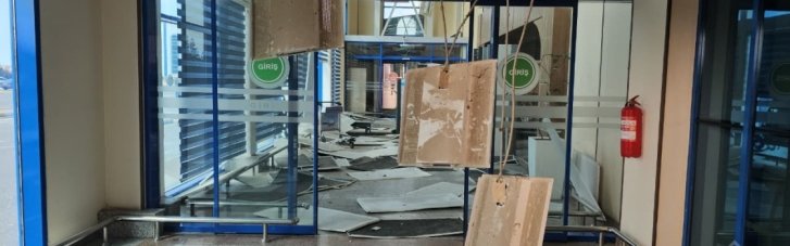 Иранский дрон ударил по аэропорту в Азербайджане, ранены двое мирных жителей