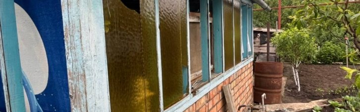 На Днепропетровщине из-за обстрелов пострадали трое юношей, разбиты десятки домов (ФОТО)