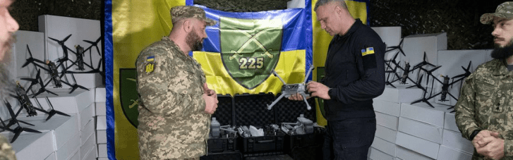 Громада Києва передала бійцям 225 окремого штурмового полку 3100 БПЛА різного типу, — Кличко
