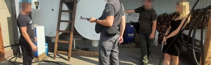 Экс-чиновник ГСЧС наворовал горючего и открыл собственную АЗС, — ДБР